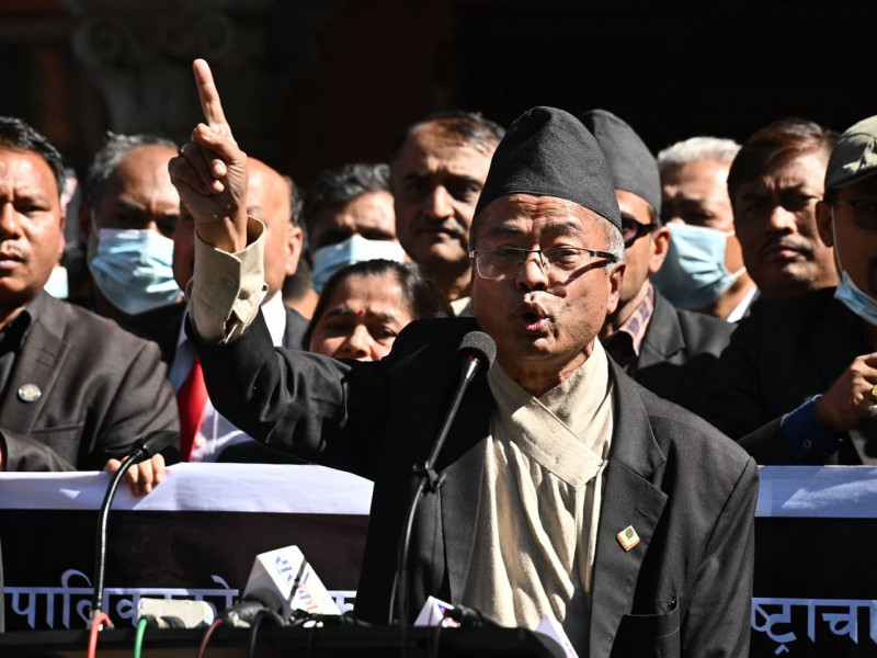 प्रधानन्यायाधीशलाई भाेलि अदालत छिर्न नदिने नेपाल बारको घोषणा
